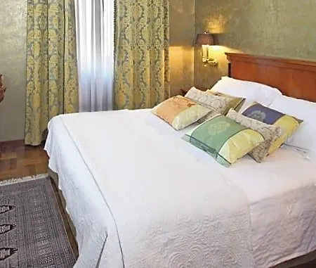 Hotell The Originals Boutique, Palazzo Lovera 4*